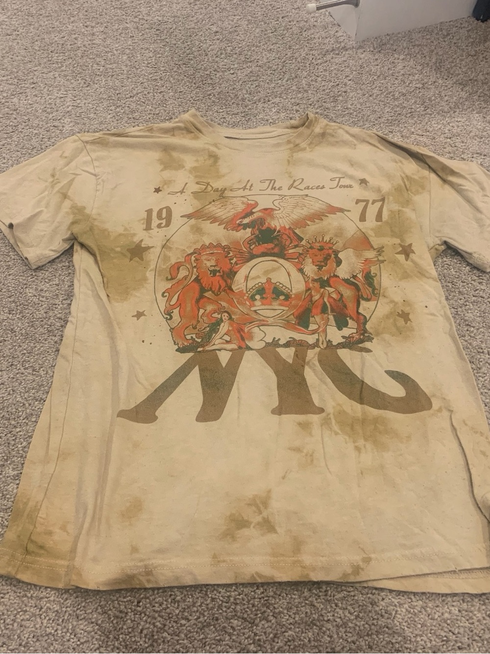 Queen A Day at the Races 1977 Beige Cream Tie Dye Retro Graphic Band Tee